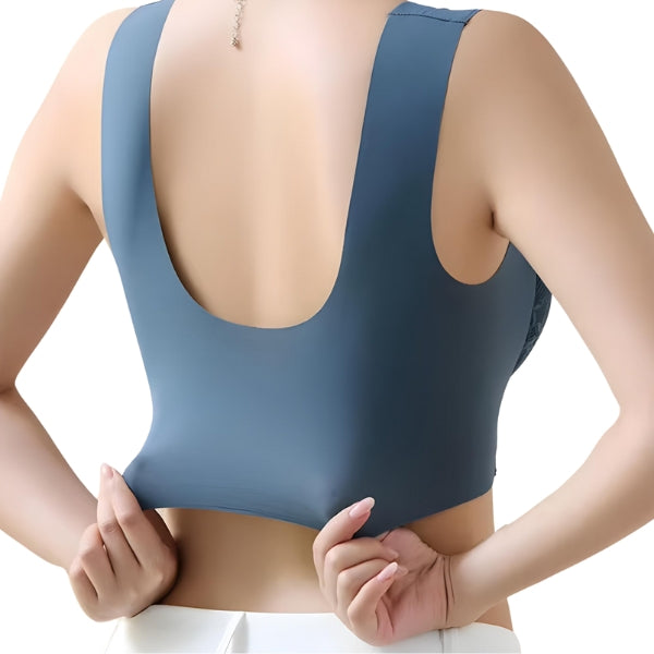 Look completo com o sutiã usado sob blusa com decote