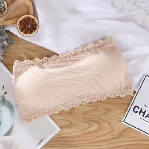 Modelo invisível sob a roupa que valoriza o busto com leveza e naturalidade