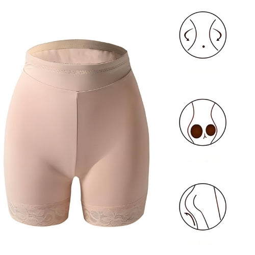 Calcinha em uso silhueta definida e volume natural

