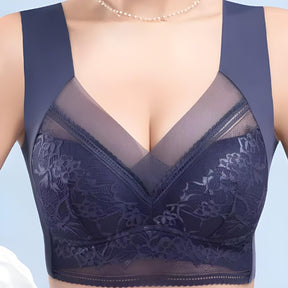 Detalhe em renda sofisticada que valoriza o visual e garante charme à peça íntima