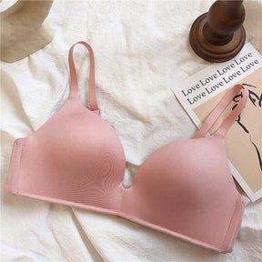 Renda floral que desenha o busto com beleza e suavidade, sem abrir mão da sustentação