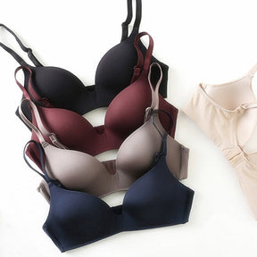 Sutiã em renda floral com toque suave e estrutura que oferece conforto e charme em qualquer momento