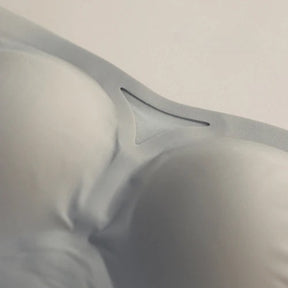 Sutiã tomara que caia com silicone interno e tecido que abraça o corpo sem apertar