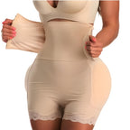 Vista frontal caimento curvilíneo natural